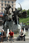 Борис и памятник, традиционное туристкое фото. :)