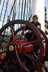 А фигли нам, капитанам...) Правда, штурвал не крутится.(